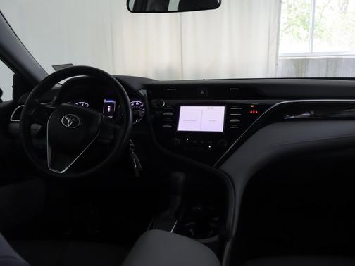 Super White 2018 Toyota Camry LE