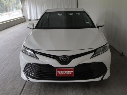 Super White 2018 Toyota Camry LE