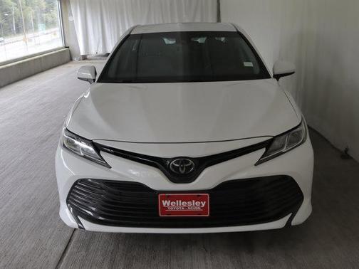Super White 2018 Toyota Camry LE