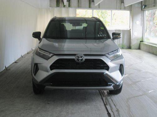 2025 Toyota RAV4 Hybrid SE