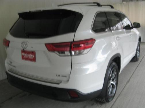 Blizzard Pearl 2018 Toyota Highlander LE