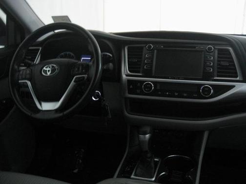 Blizzard Pearl 2018 Toyota Highlander LE