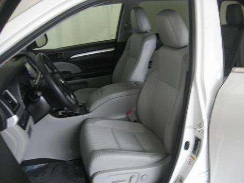 Blizzard Pearl 2018 Toyota Highlander LE