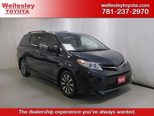 2018 Toyota Sienna LE