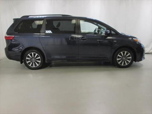 2018 Toyota Sienna LE