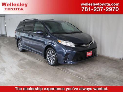 2018 Toyota Sienna LE