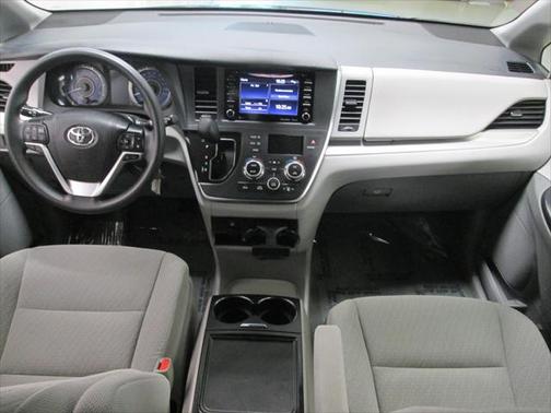 2018 Toyota Sienna LE