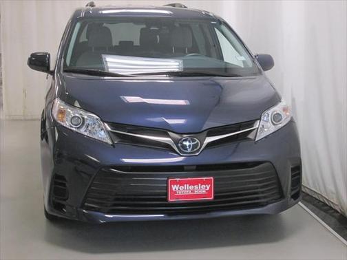 2018 Toyota Sienna LE