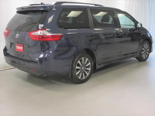 2018 Toyota Sienna LE