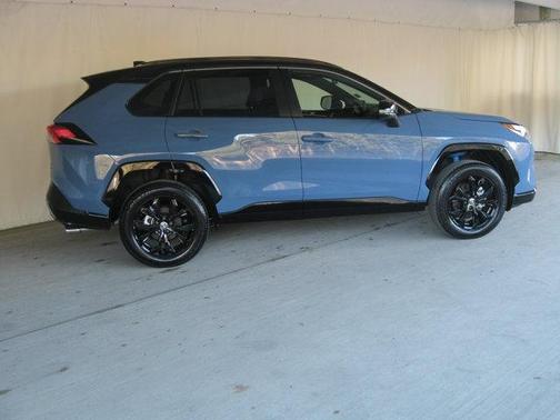 2025 Toyota RAV4 Hybrid SE