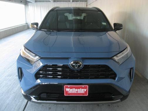 2025 Toyota RAV4 Hybrid SE
