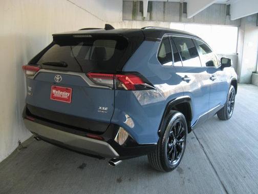 2025 Toyota RAV4 Hybrid SE