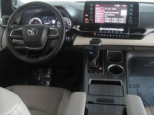 2023 Toyota Sienna Limited 7-Passenger