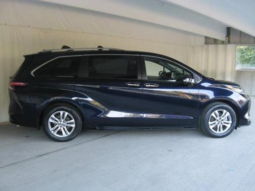 2023 Toyota Sienna Limited 7-Passenger