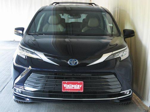 2023 Toyota Sienna Limited 7-Passenger