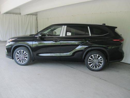 2025 Toyota Highlander Platinum