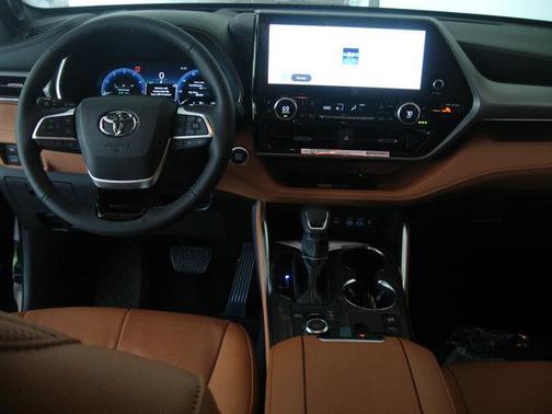 2025 Toyota Highlander Platinum