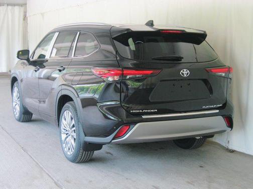 2025 Toyota Highlander Platinum