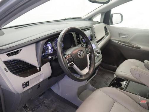 2019 Toyota Sienna XLE
