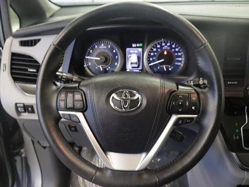2019 Toyota Sienna XLE