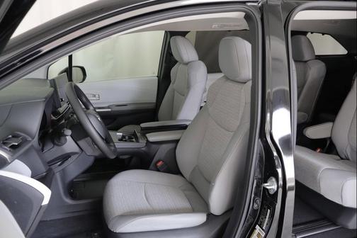 Midnight Black Metallic 2026 Toyota Sienna LE