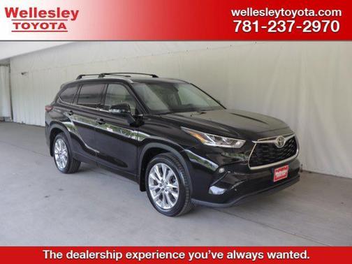 Midnight Black Metallic 2023 Toyota Highlander Limited