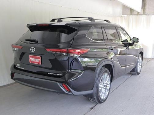 Midnight Black Metallic 2023 Toyota Highlander Limited