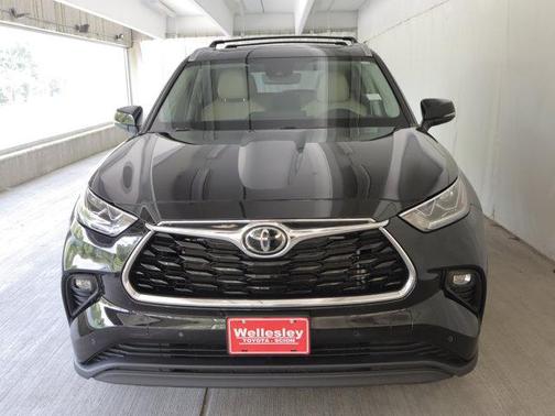 Midnight Black Metallic 2023 Toyota Highlander Limited