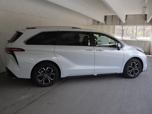 Wind Chill Pearl 2026 Toyota Sienna Platinum