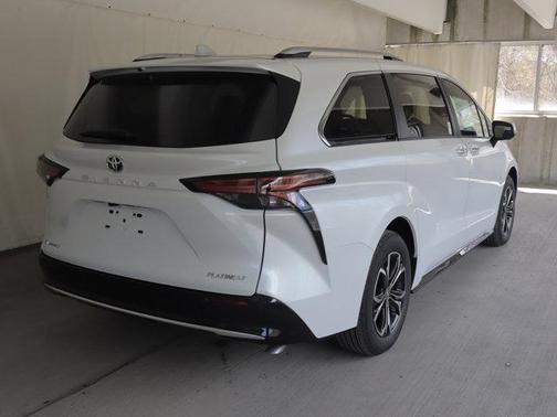 Wind Chill Pearl 2026 Toyota Sienna Platinum