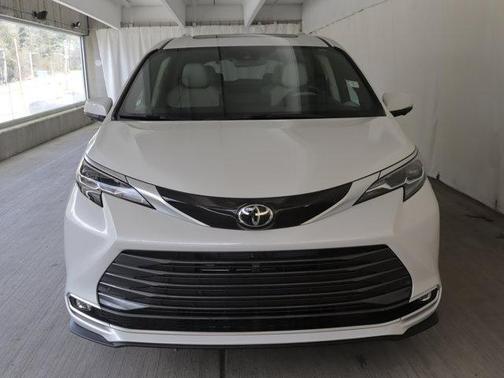 Wind Chill Pearl 2026 Toyota Sienna Platinum