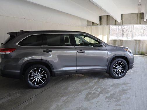 2017 Toyota Highlander SE