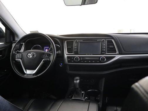 2017 Toyota Highlander SE