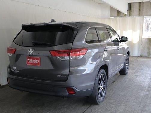 2017 Toyota Highlander SE