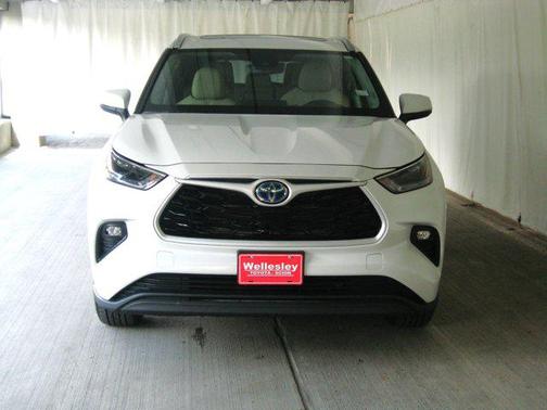 2024 Toyota Highlander Hybrid XLE