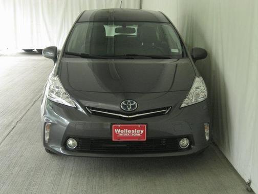 2014 Toyota Prius v Five