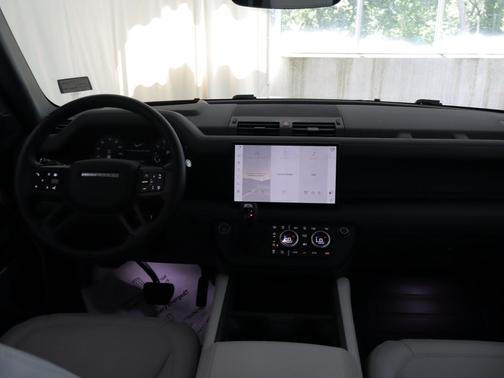 Fuji White/Narvik Black 2025 Land Rover Defender 110 P400 X-Dynamic SE