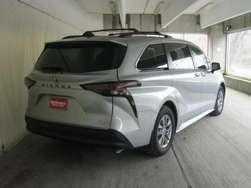 2023 Toyota Sienna XLE