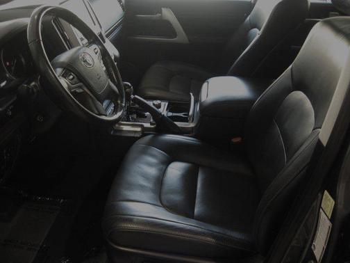 2018 Toyota Land Cruiser Base