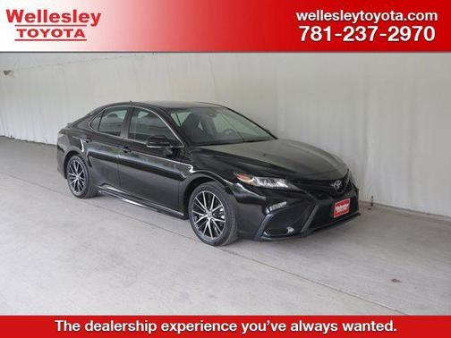 Midnight Black Metallic 2024 Toyota Camry SE