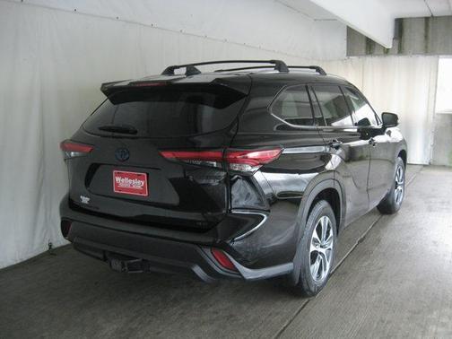 2022 Toyota Highlander Hybrid XLE