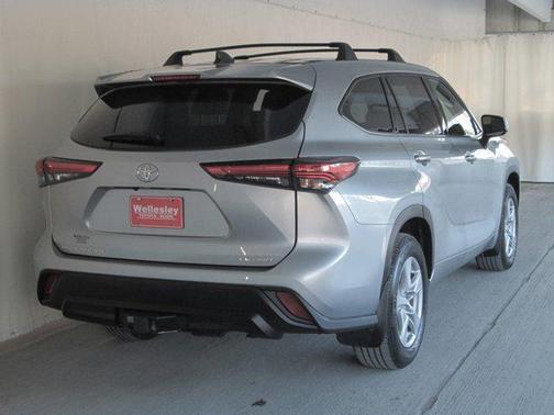 2022 Toyota Highlander LE