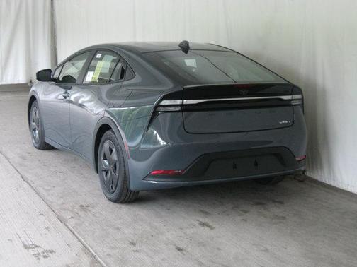 2025 Toyota Prius L