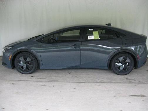 2025 Toyota Prius L