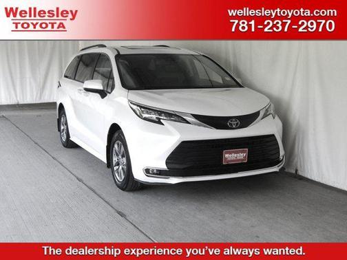 2023 Toyota Sienna XLE 7 Passenger