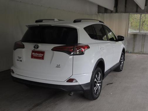 Super White 2018 Toyota RAV4 LE