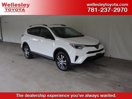 Super White 2018 Toyota RAV4 LE