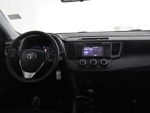 Super White 2018 Toyota RAV4 LE