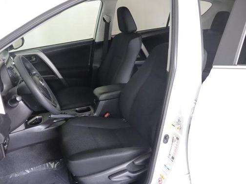 Super White 2018 Toyota RAV4 LE