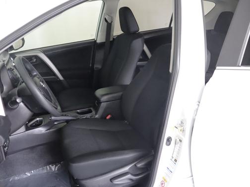 Super White 2018 Toyota RAV4 LE
